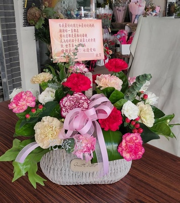 寵愛馨情 母親節花禮盒 台南花店 花嫁屋